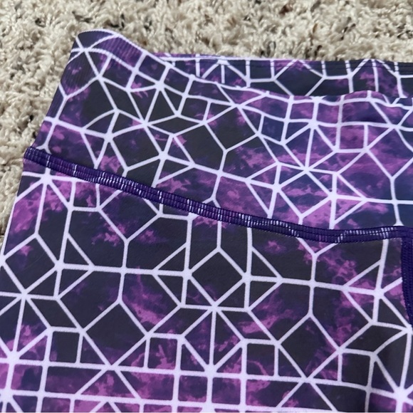 Avocado Purple Space Geometric‎ Capri Leggings Women’s Size Medium/Large Workout - Picture 3 of 16